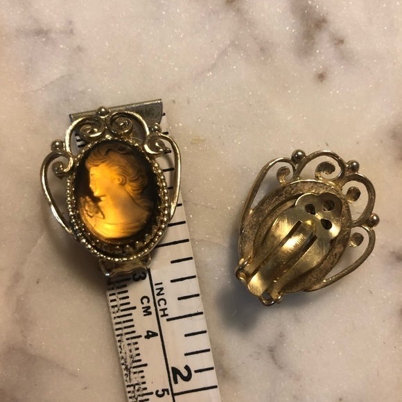 vintage Whiting Davis Clip Earrings Brown Gold Glowing Cameo Signed 1.1” - Picture 5 of 5